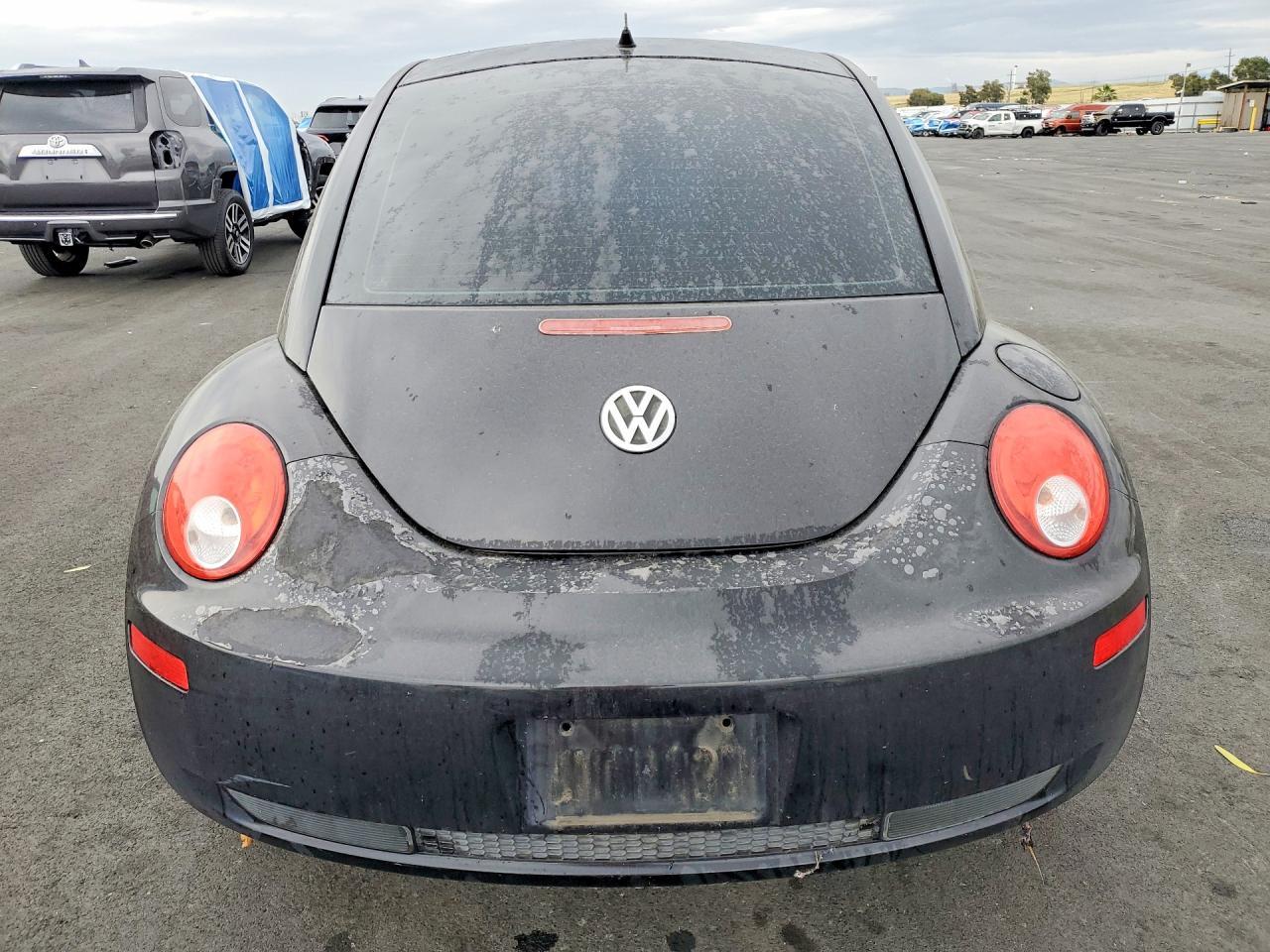 2010 Volkswagen New Beetle - Фото 6