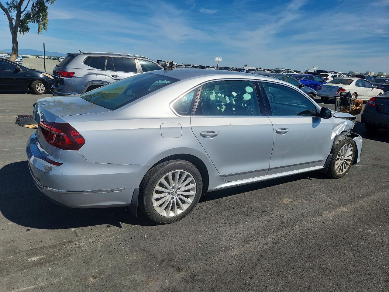 2016 Volkswagen Passat Se - Фото 3