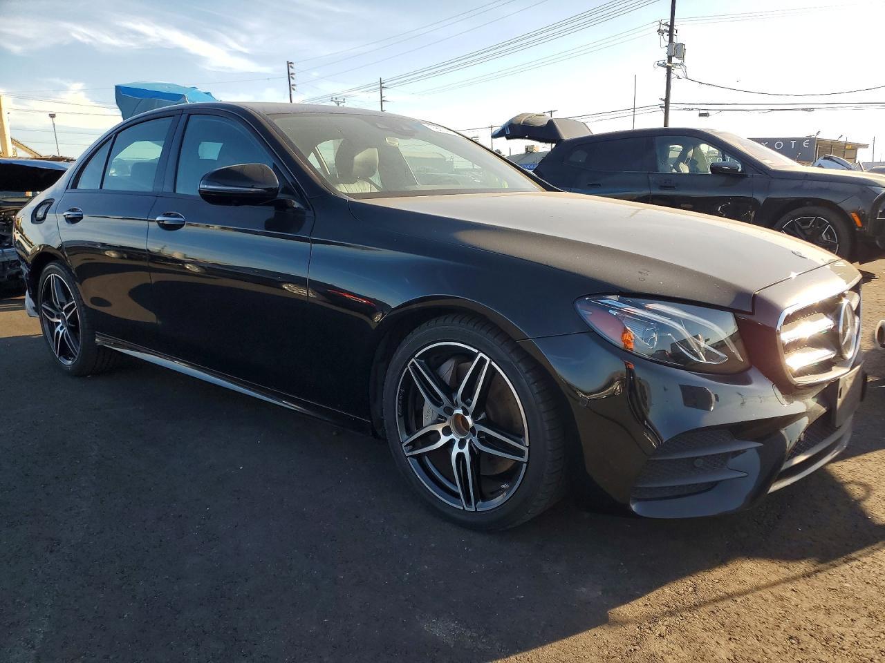 2019 Mercedes-Benz E 300 - Фото 4