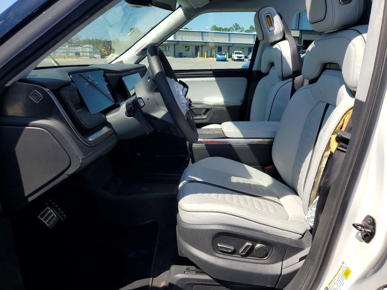 2023 Rivian R1S Adventure - Image 7