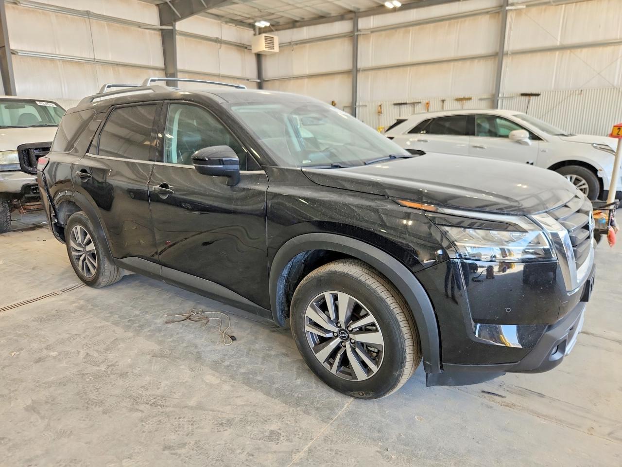 2023 Nissan Pathfinder Sl - Image 4