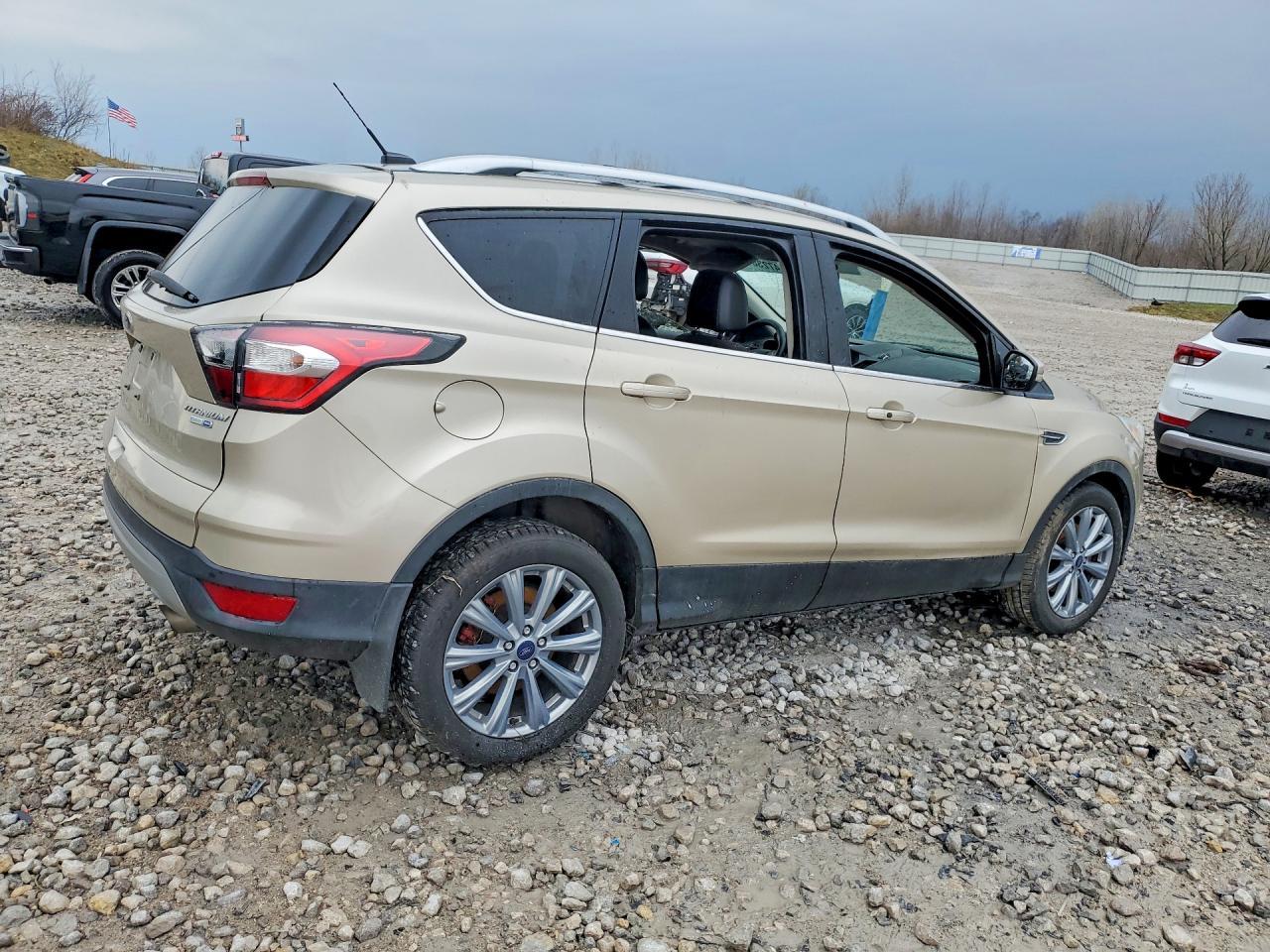 2017 Ford Escape Titanium - Фото 3