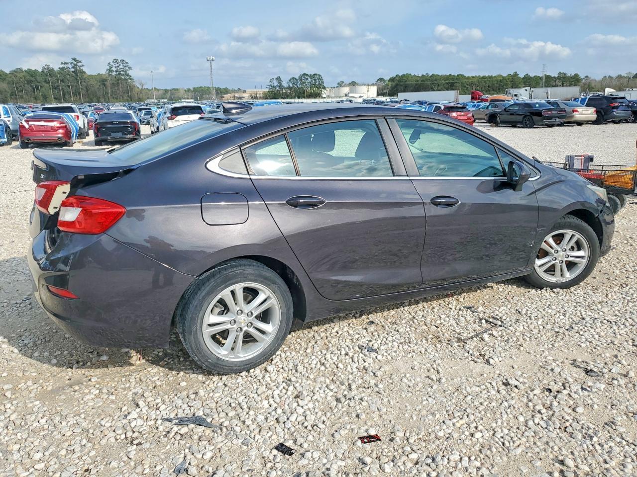 2017 Chevrolet Cruze Lt - Фото 3