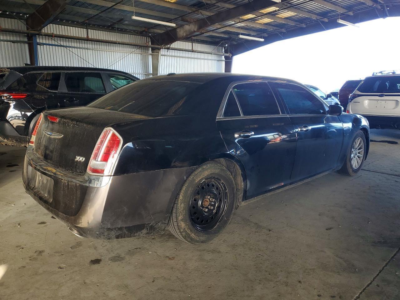 2012 Chrysler 300 - Фото 3