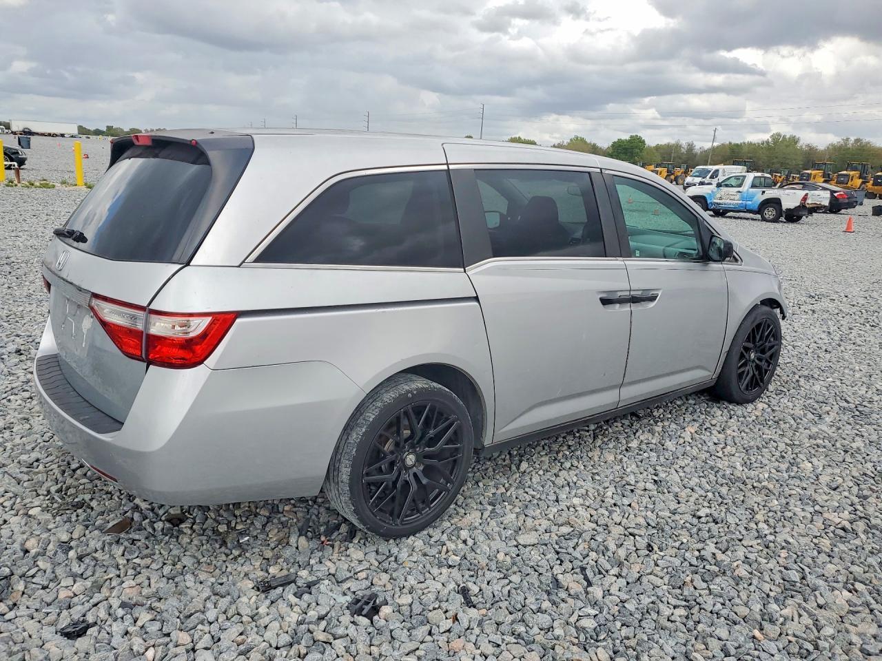 2013 Honda Odyssey Lx - Фото 3