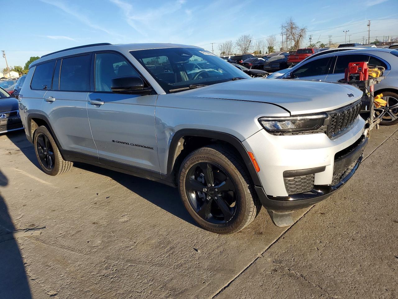 2023 Jeep Grand Cherokee L Laredo - Image 4