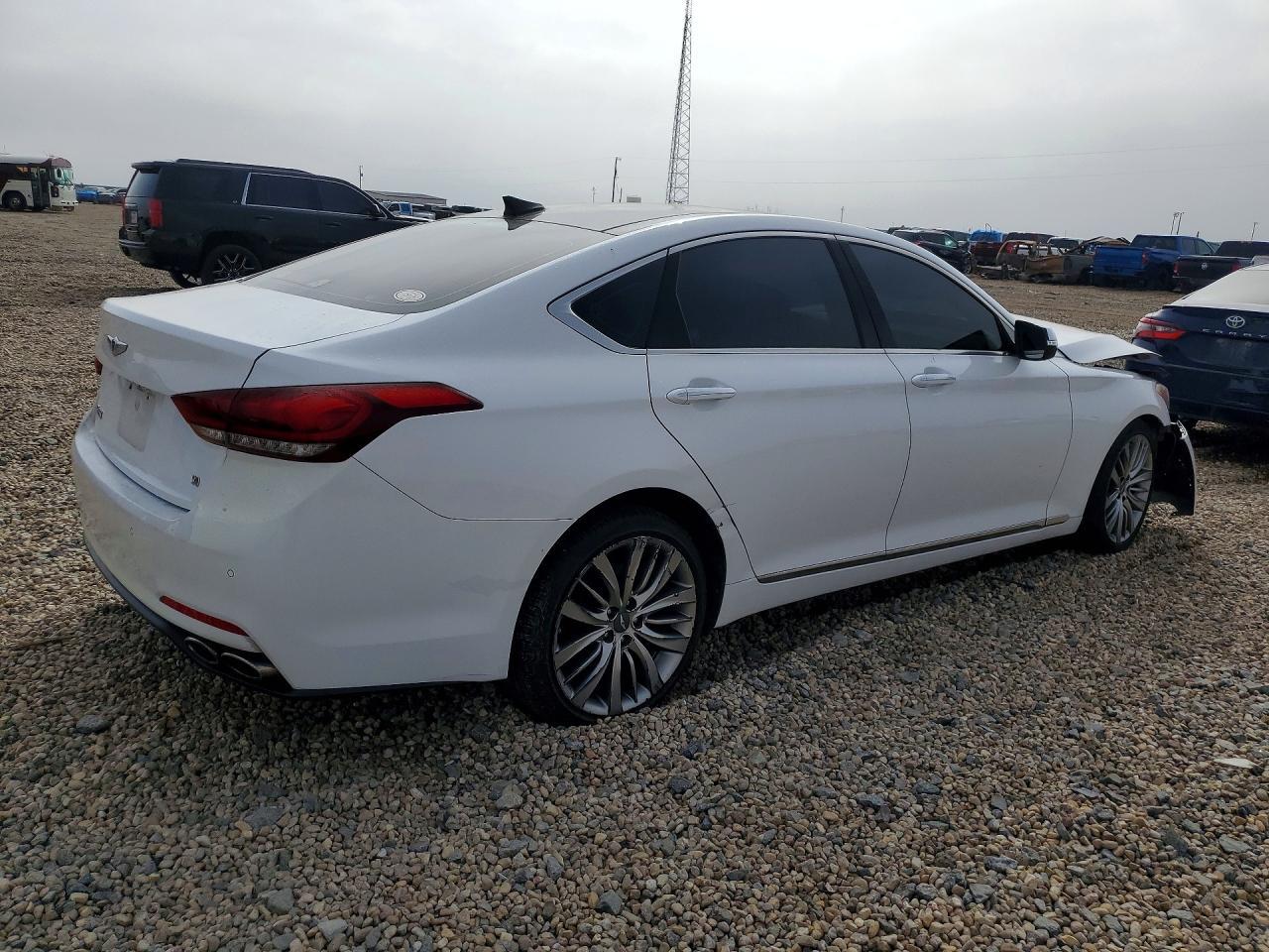 2015 Hyundai Genesis 5.0L - Image 3