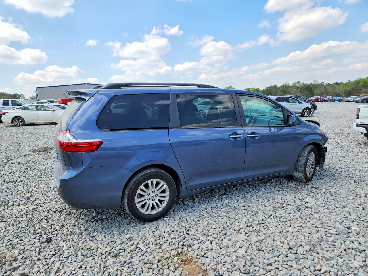 2015 Toyota Sienna Xle 8-Passenger - Фото 3