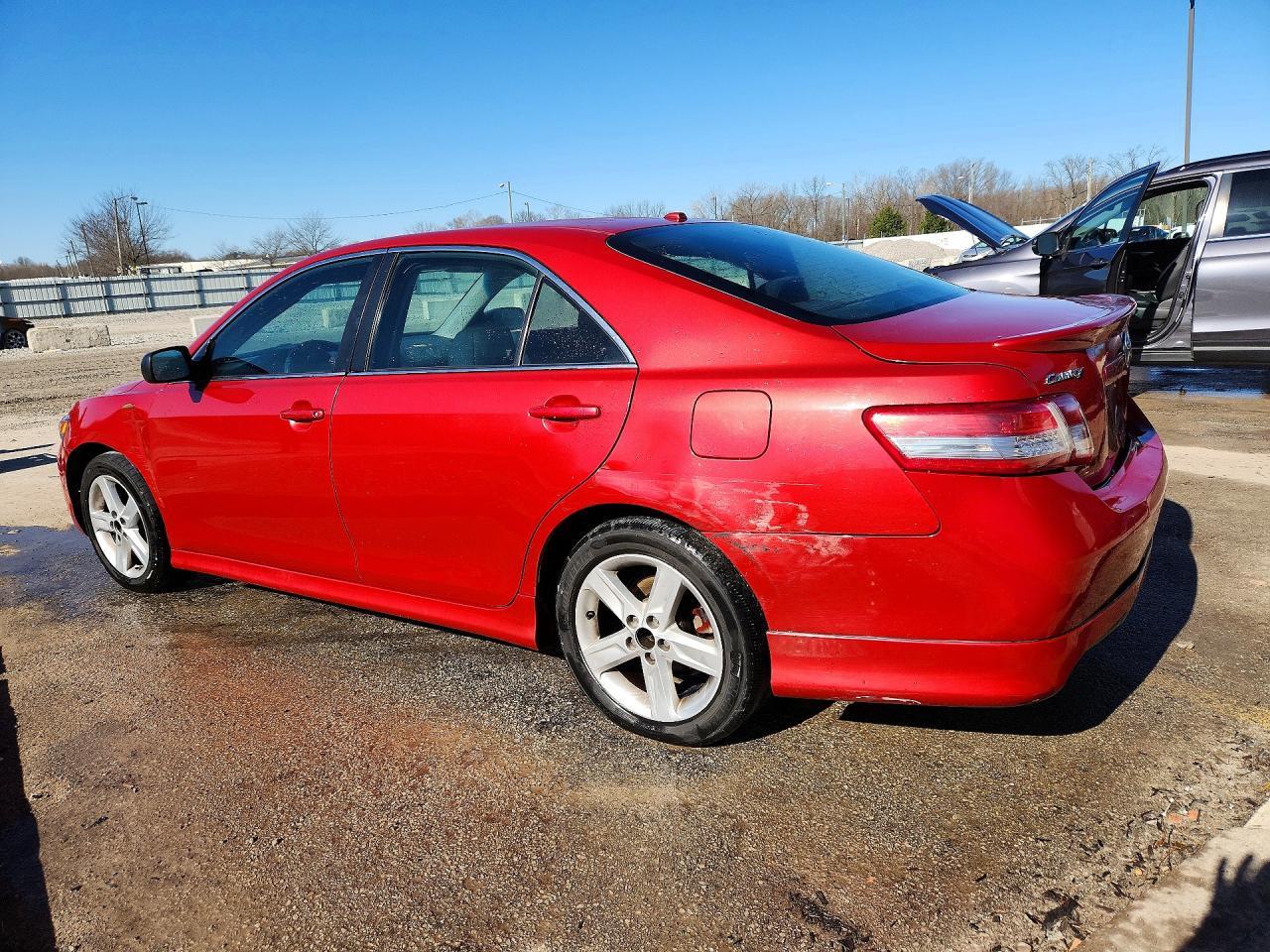 2011 Toyota Camry Se V6 - Image 2