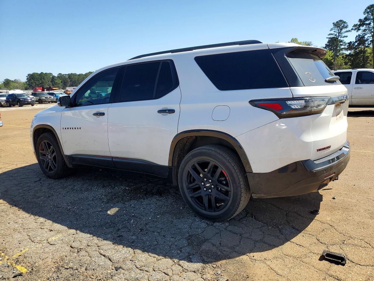 2020 Chevrolet Traverse Premier - Фото 2