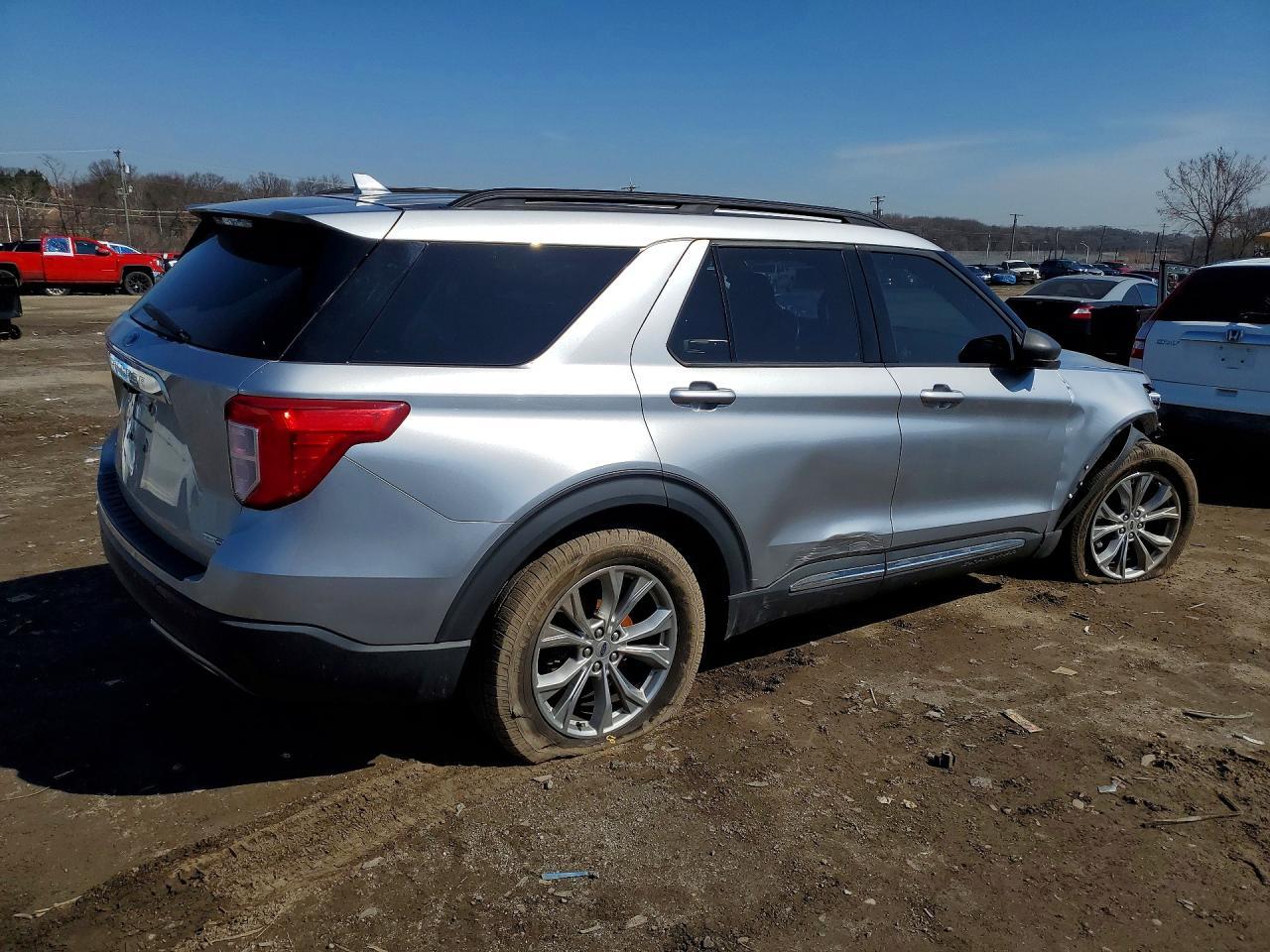 2020 Ford Explorer Xlt - Фото 3