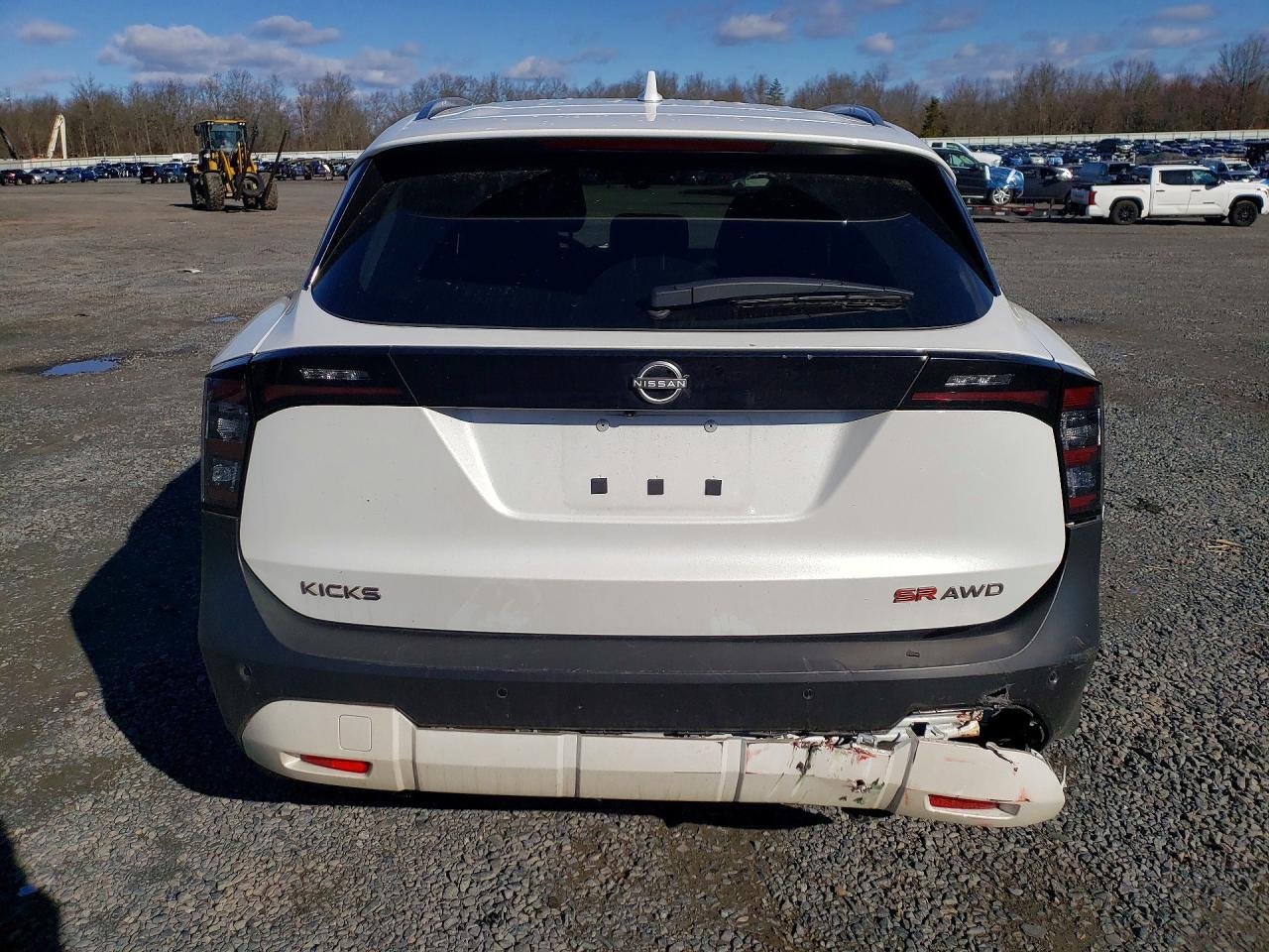 2025 Nissan Kicks Sr - Image 6