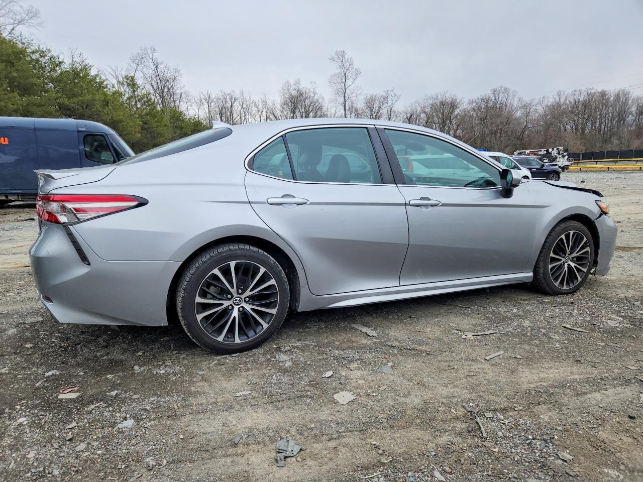 2019 Toyota Camry Se - Фото 3