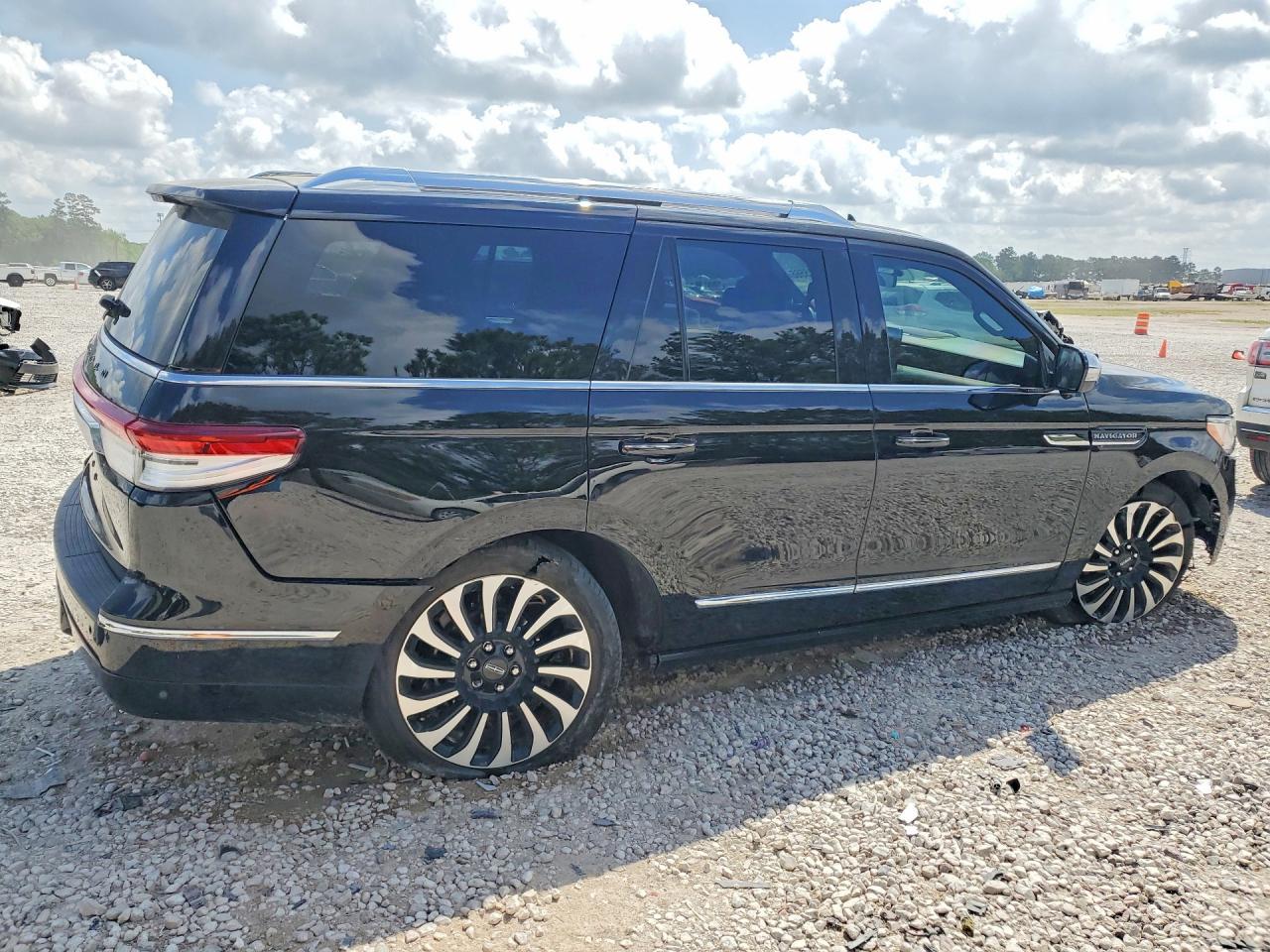 2023 Lincoln Navigator Black Label - Image 3