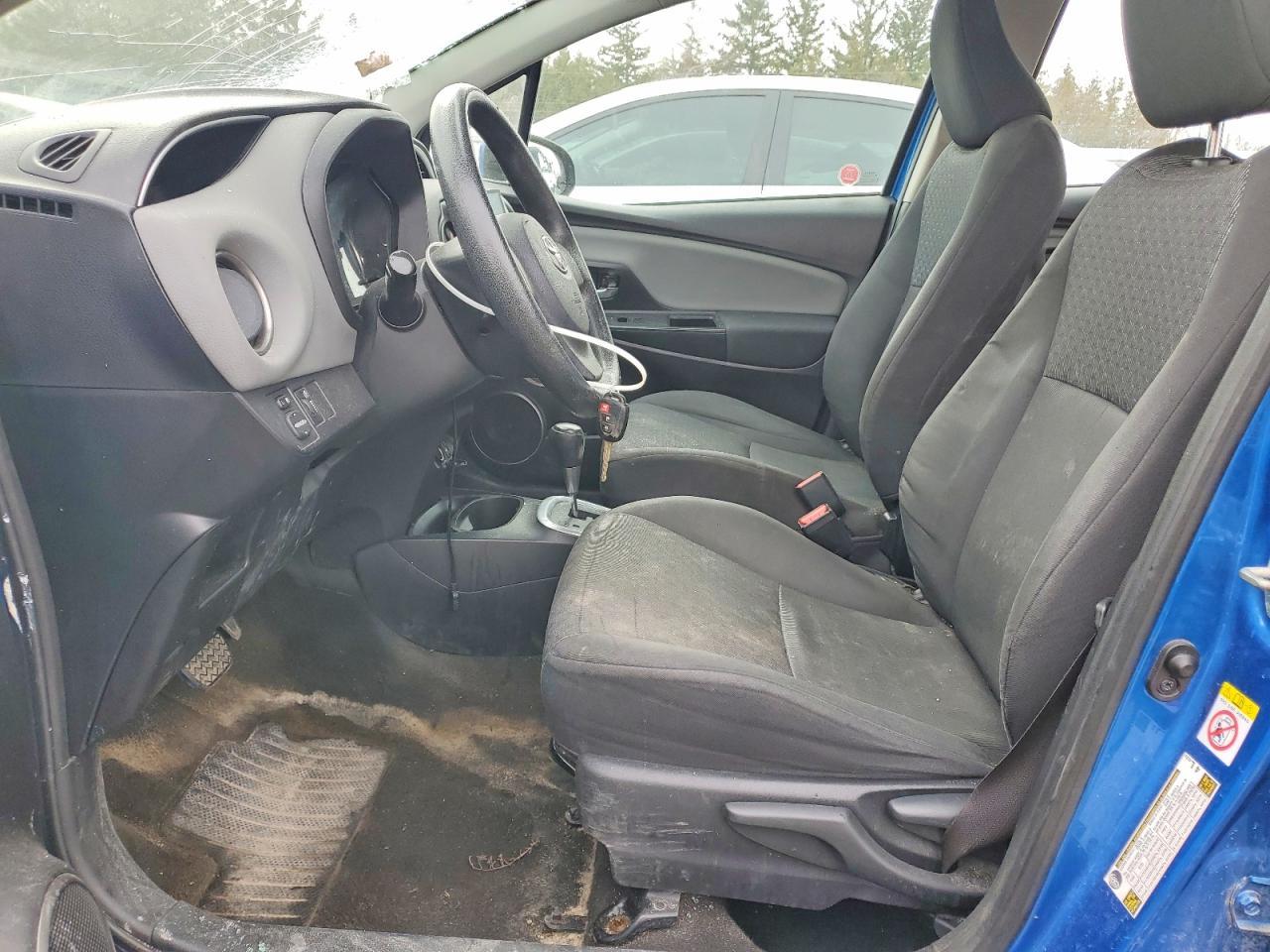 2015 Toyota Yaris 5-Door L - Фото 7