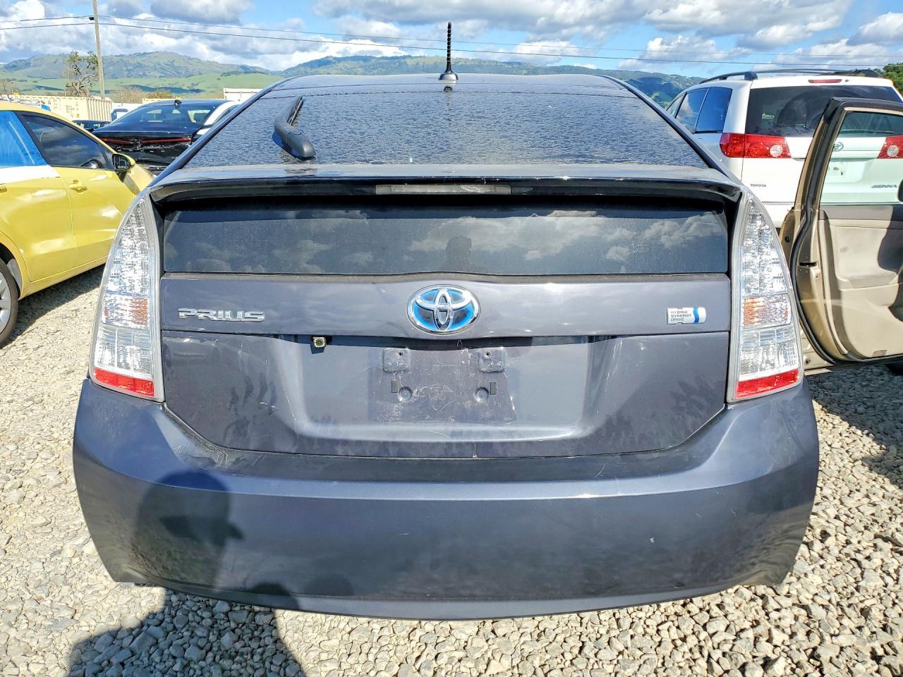 2011 Toyota Prius Two - Image 6