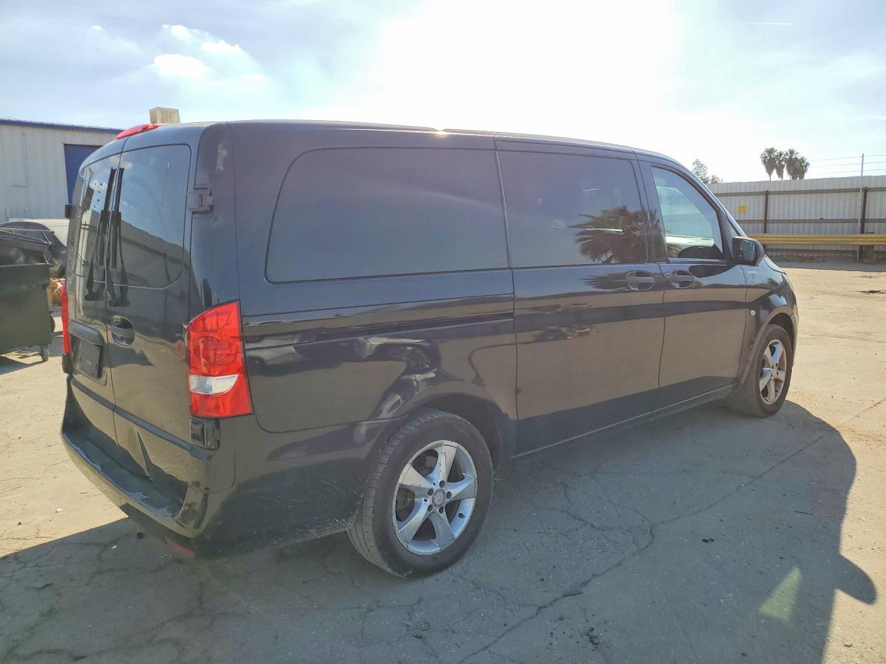2017 Mercedes-Benz Metris - Фото 3