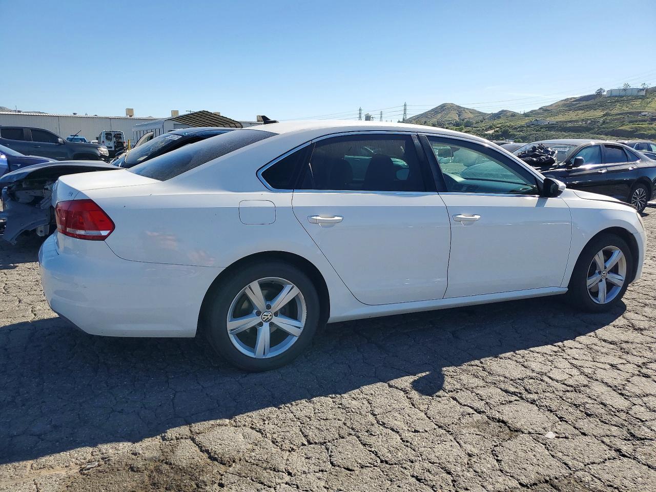 2012 Volkswagen Passat Se - Image 3