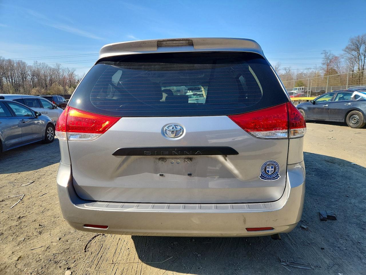 2011 Toyota Sienna Base 7-Passenger - Image 6