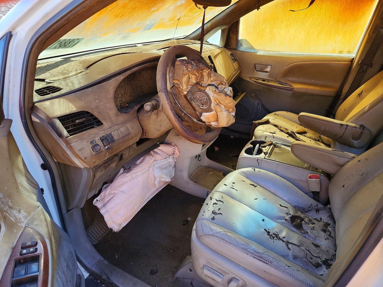2014 Toyota Sienna Xle 8-Passenger - Image 7