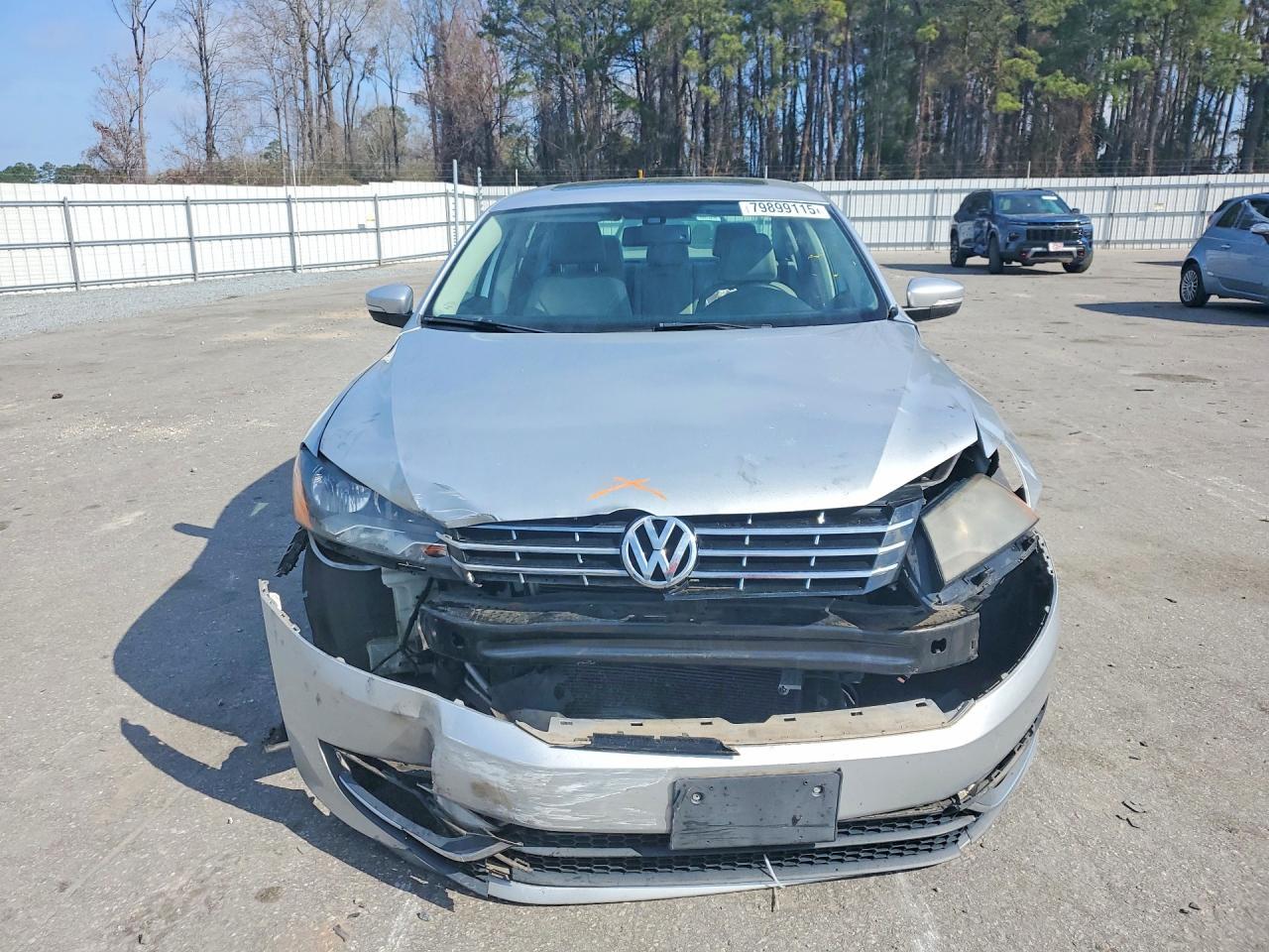 2014 Volkswagen Passat - Image 5