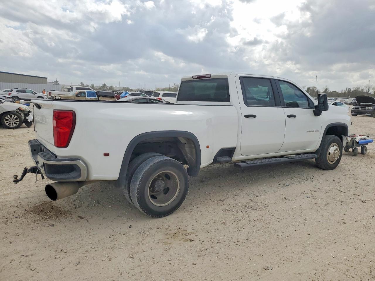 2021 Chevrolet Silverado C3500 - Фото 3