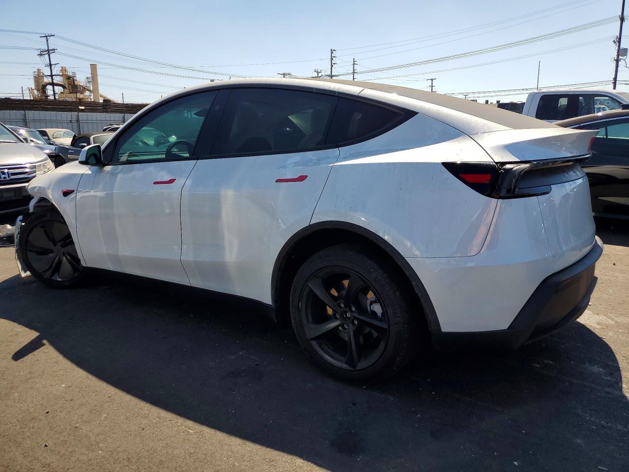 2026 Tesla Model Y - Image 2