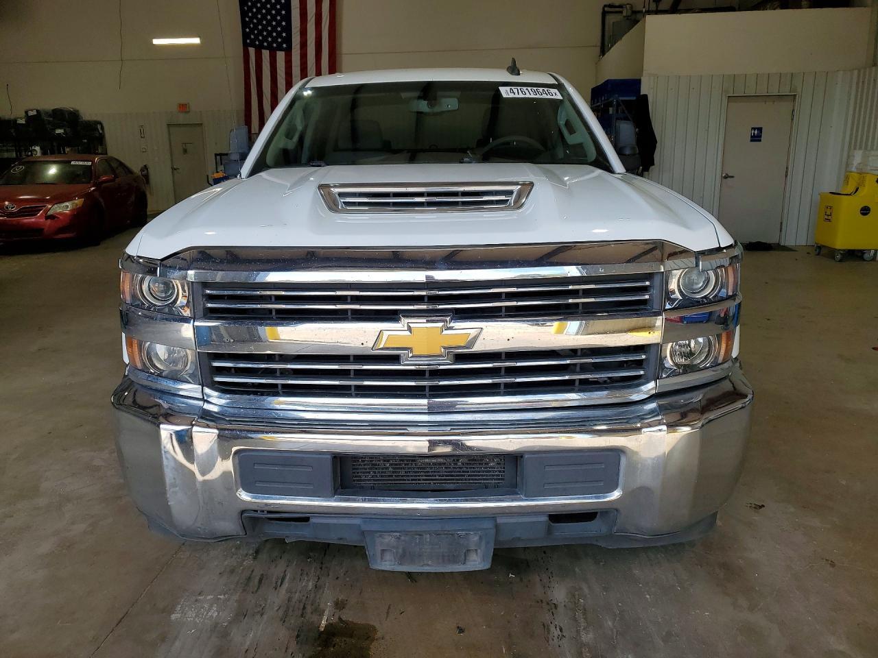 2017 Chevrolet Silverado C2500 Heavy Duty - Image 5