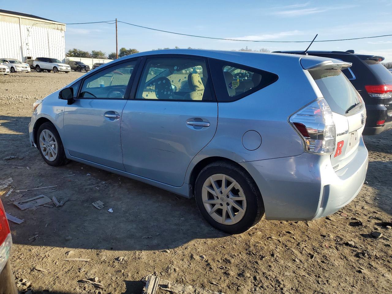 2013 Toyota Prius V - Фото 2