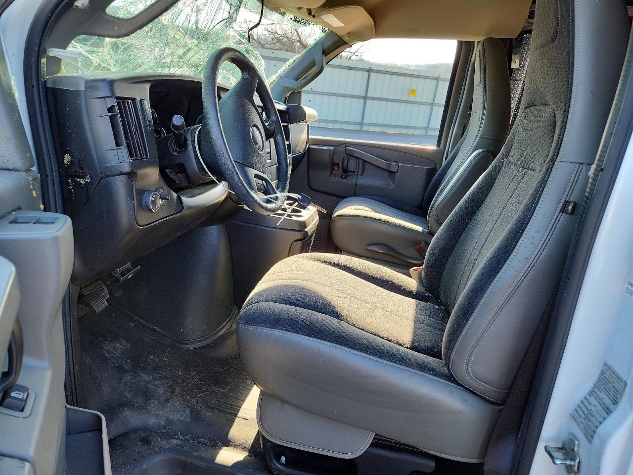 2020 GMC Savana 2500 Cargo Delivery Van - Фото 7