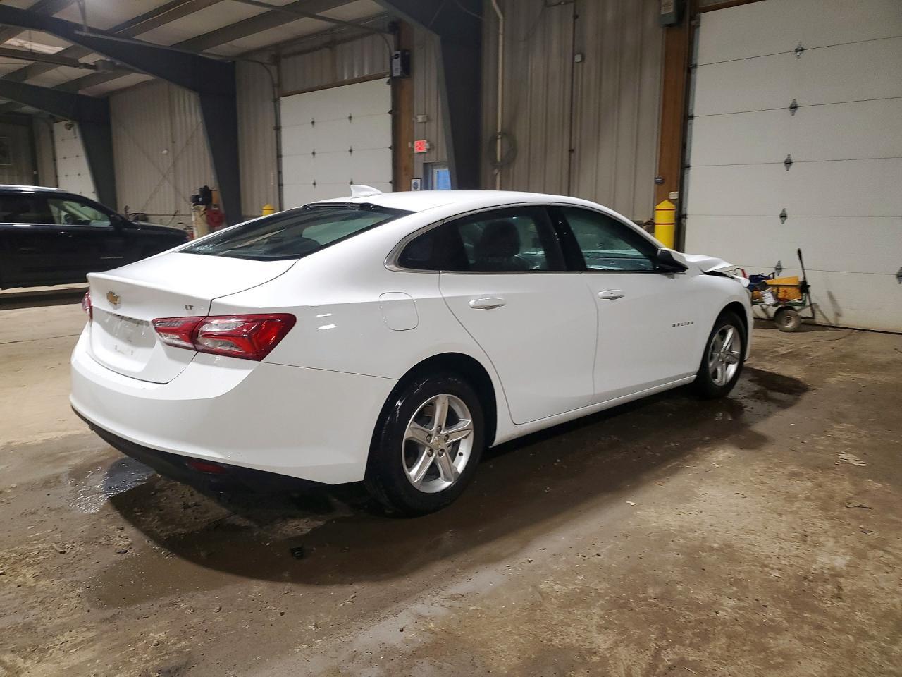 2022 Chevrolet Malibu Lt - Фото 3