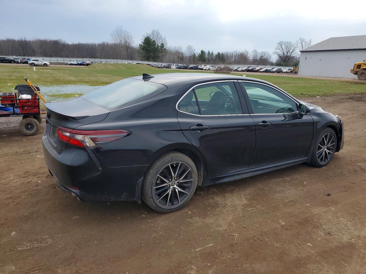 2023 Toyota Camry Se - Image 3
