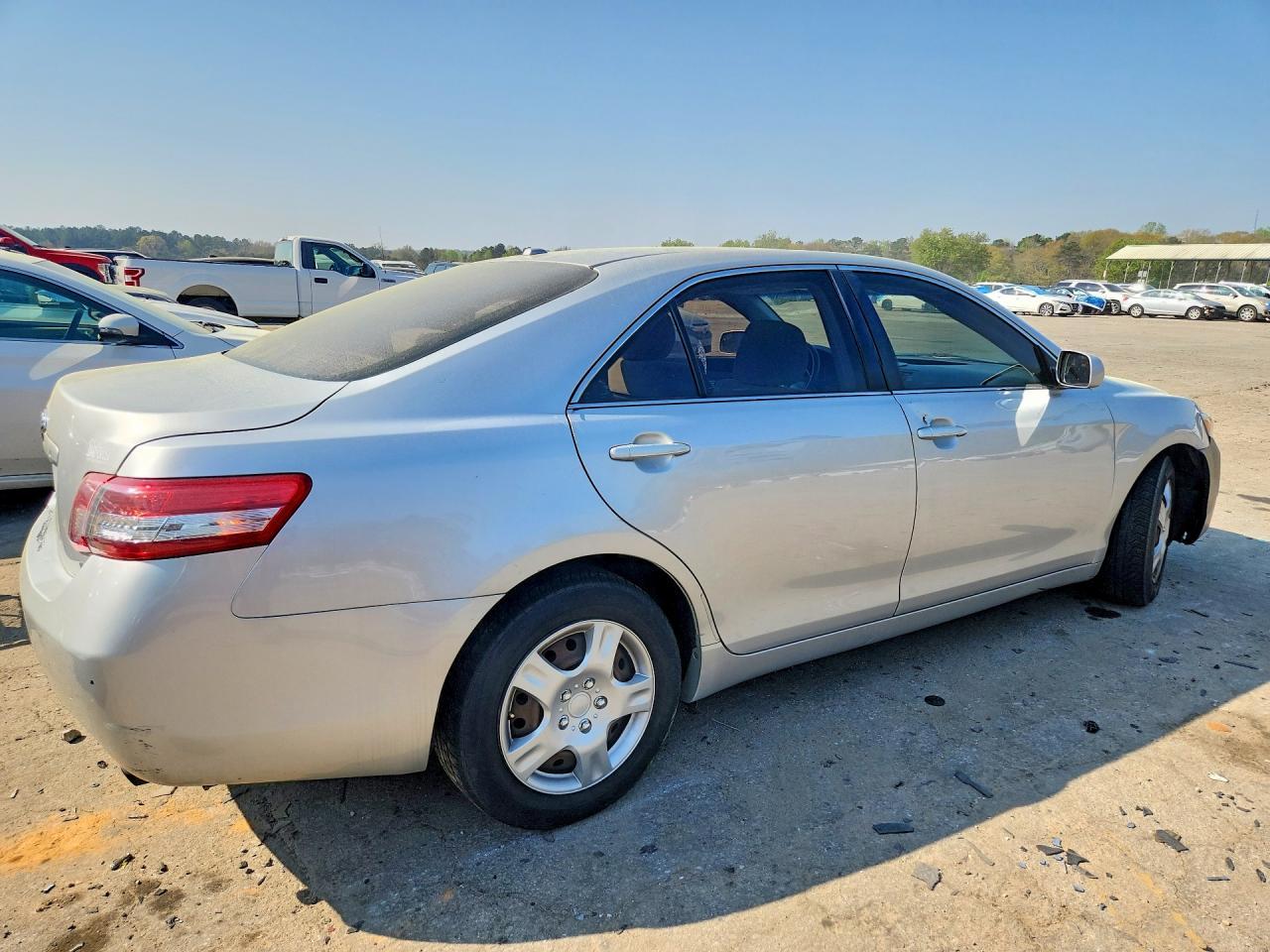 2010 Toyota Camry Le - Image 3