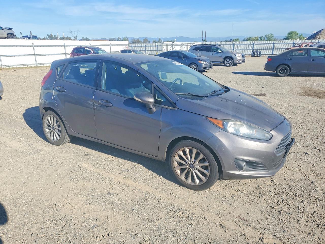 2014 Ford Fiesta Se - Фото 4