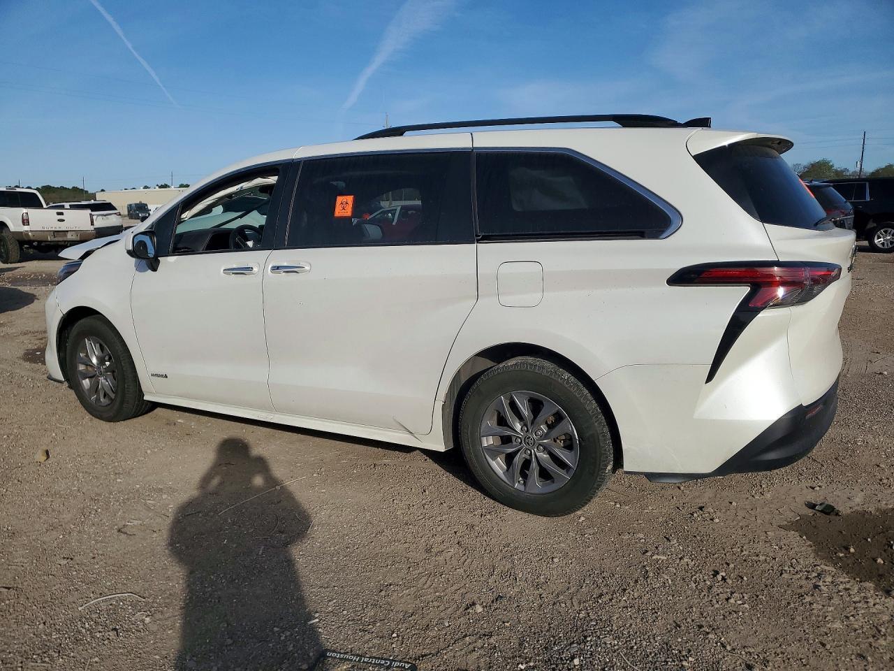 2021 Toyota Sienna Xle 8-Passenger - Фото 2