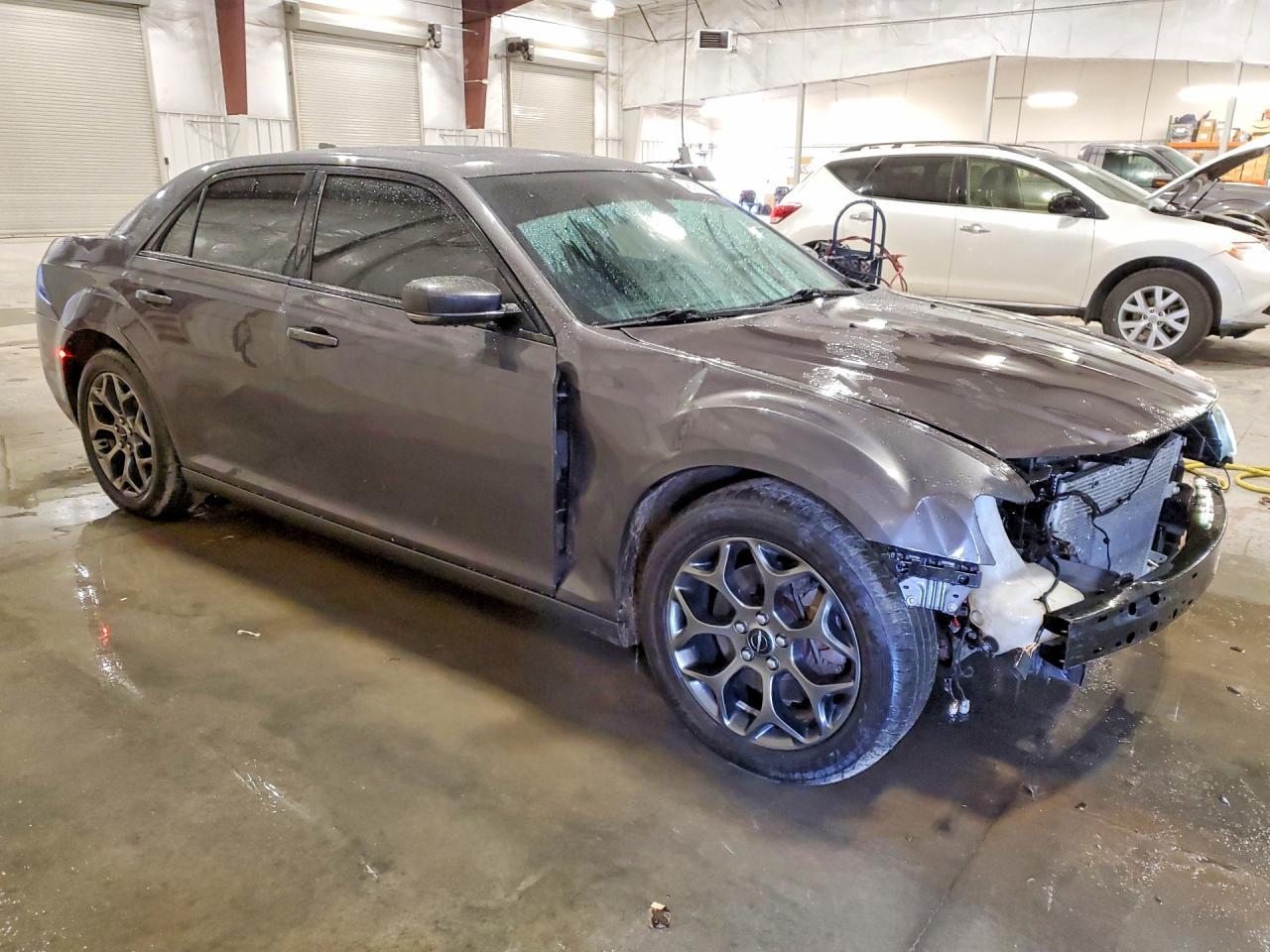 2017 Chrysler 300 S - Фото 4