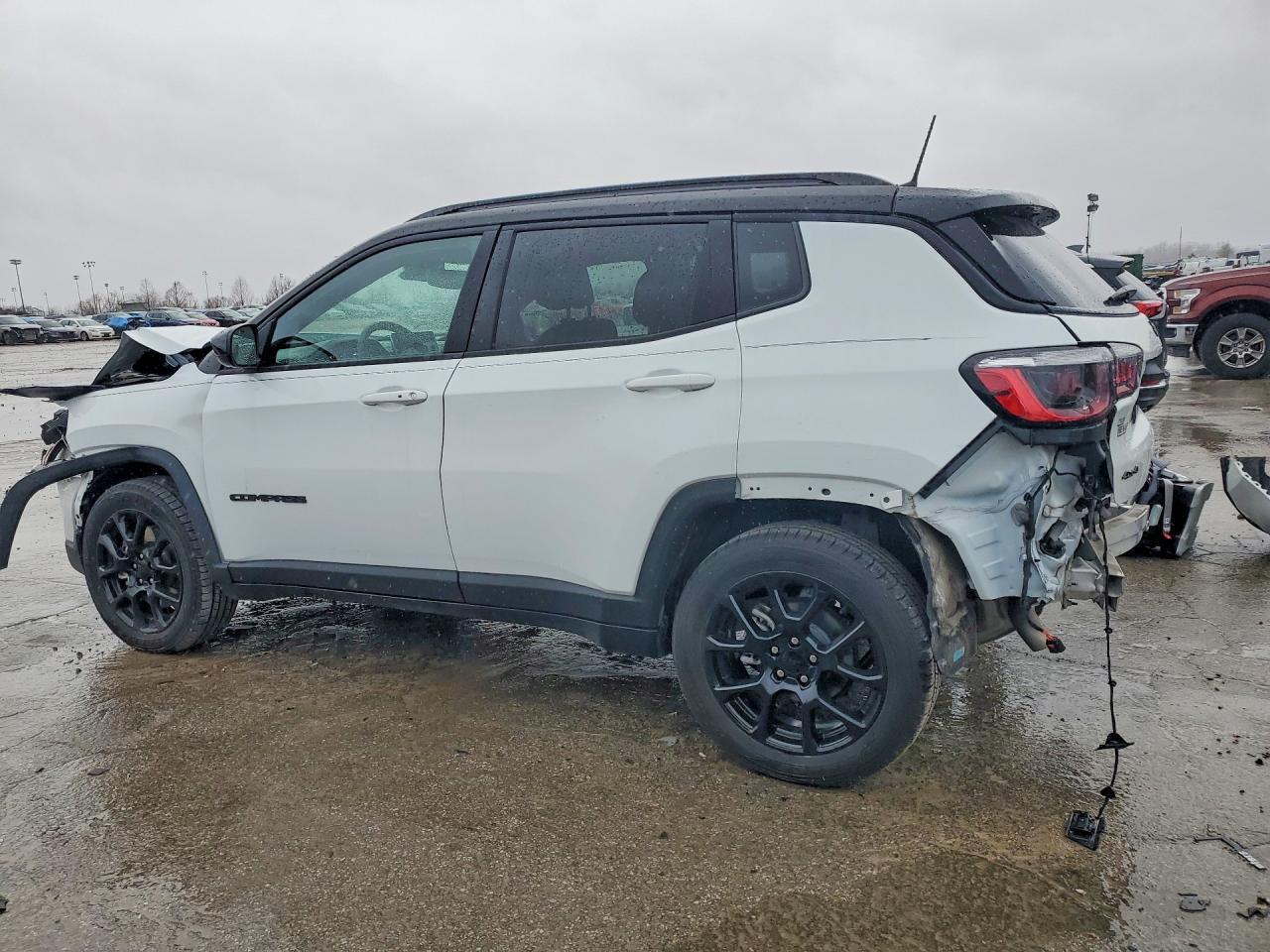 2023 Jeep Compass Latitude - Image 2