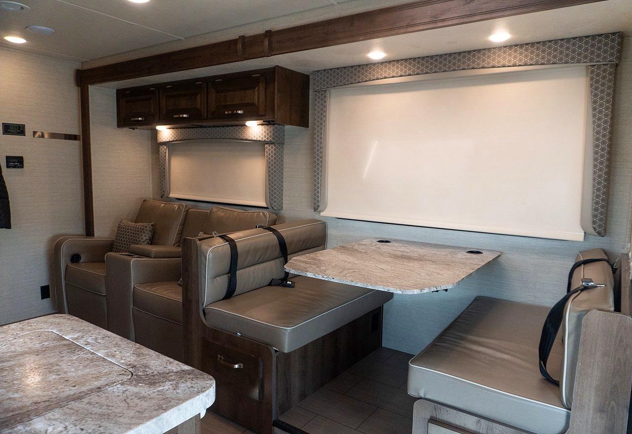 2019 Ford Econoline E450 Super Duty Cutaway Van - Фото 6