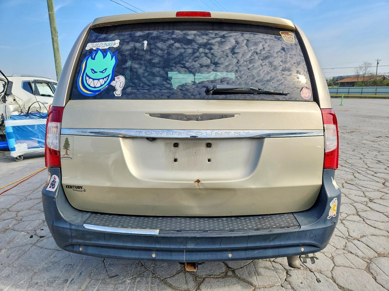 2012 Chrysler Town & Country Touring L - Image 6