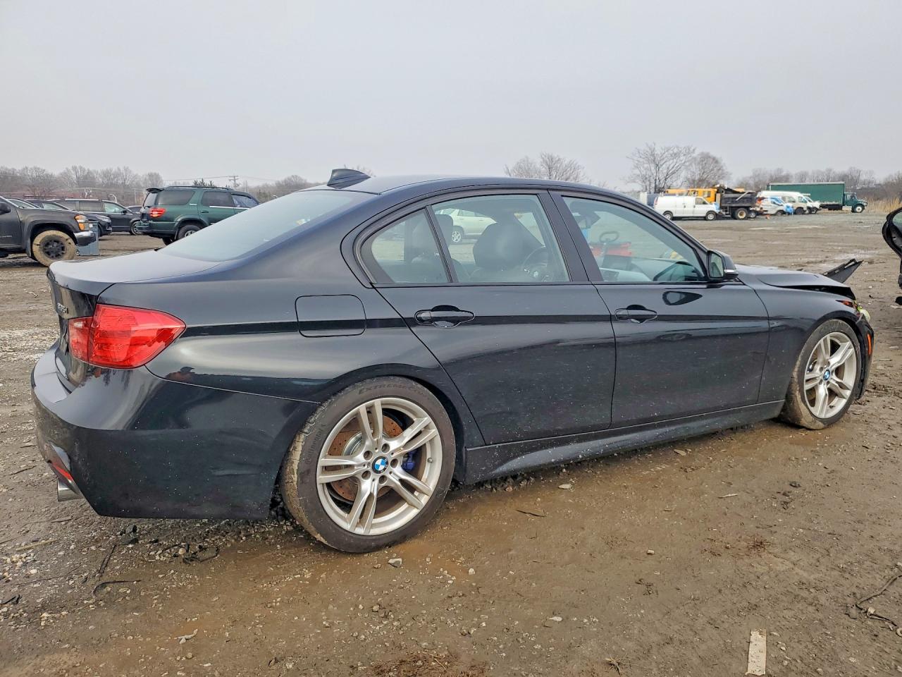 2013 BMW 335 Xi - Image 3