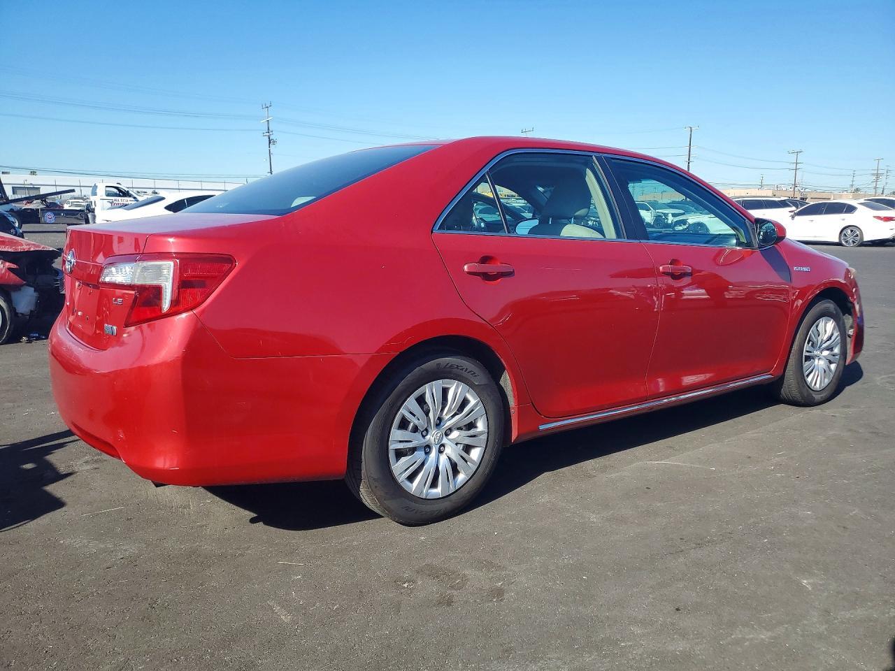 2014 Toyota Camry Hybrid Le - Image 3