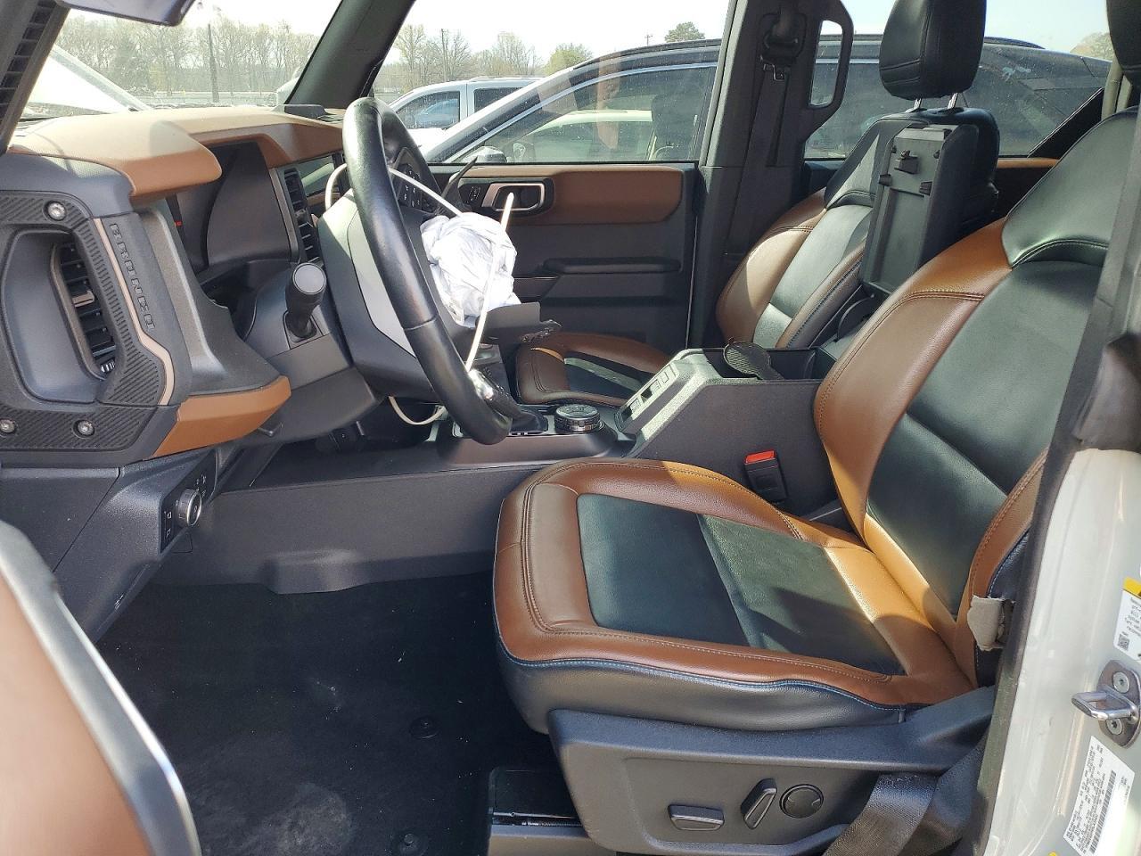 2024 Ford Bronco Outer Banks - Image 7