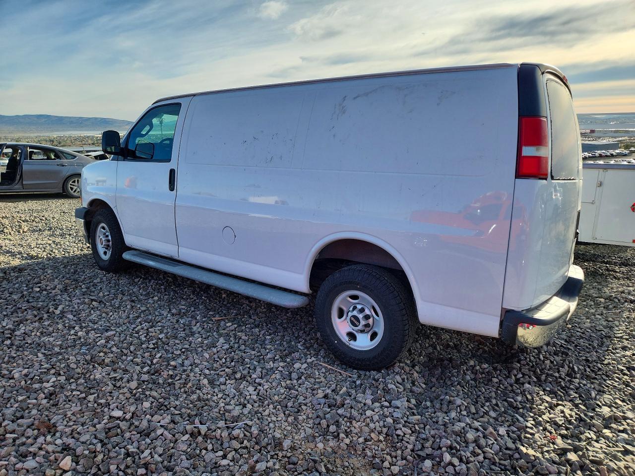 2018 GMC Savana 2500 Cargo Delivery Van - Фото 2