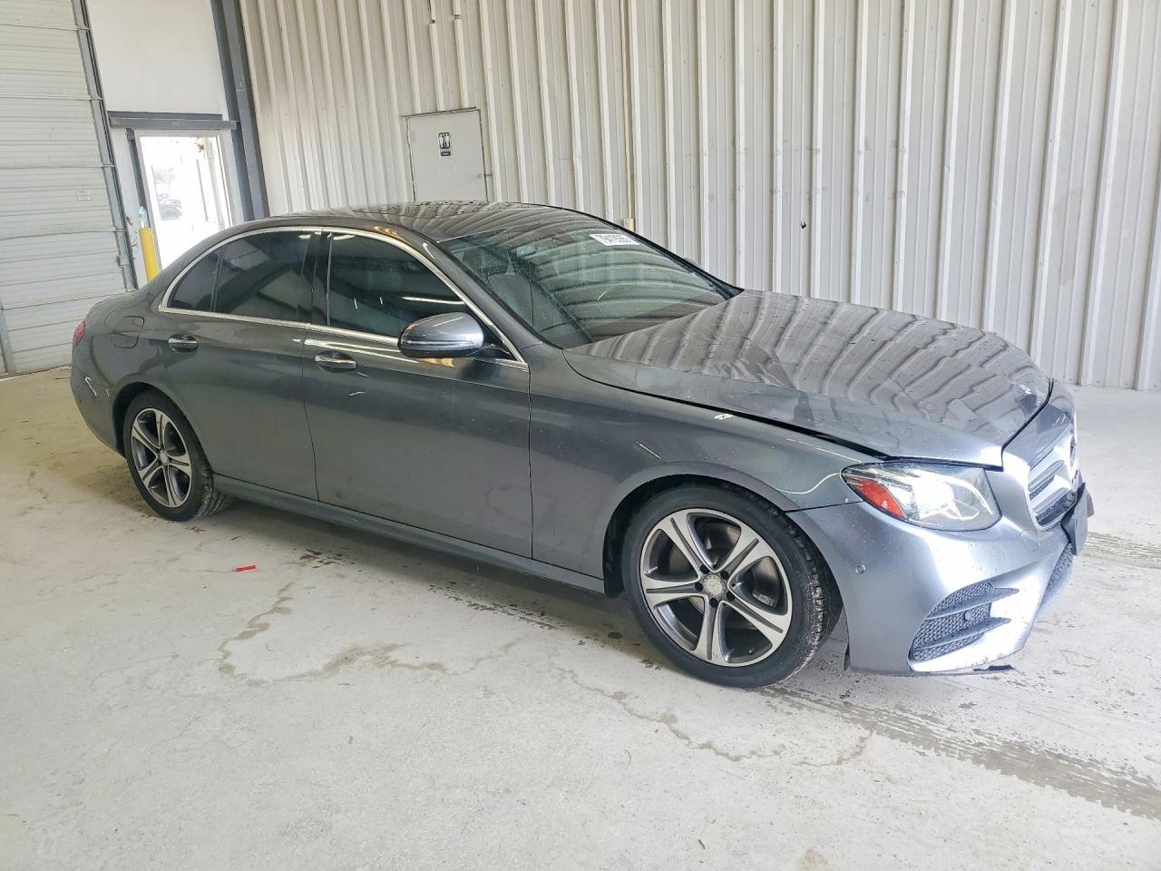 2017 Mercedes-Benz E 300 - Фото 4