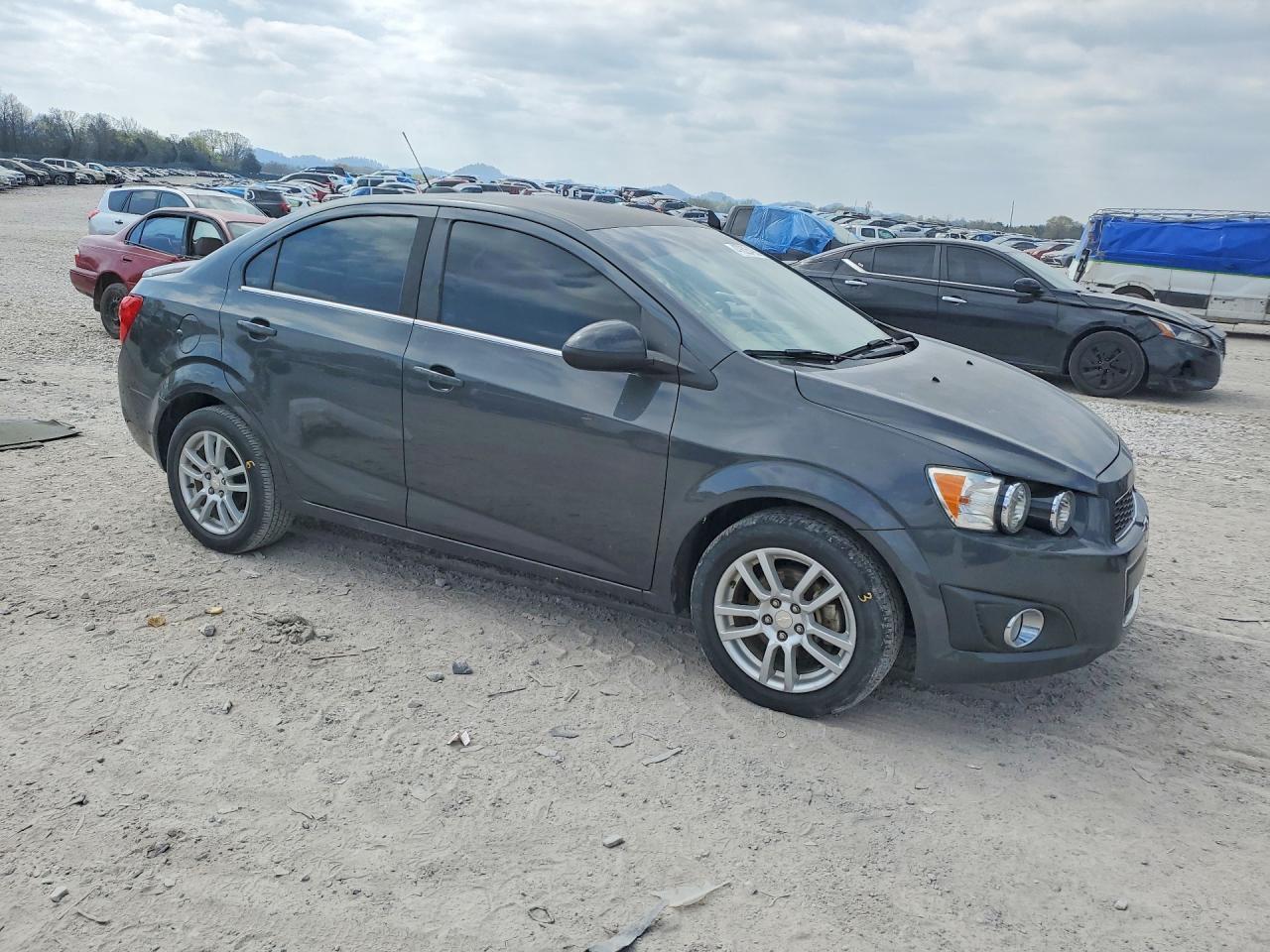 2016 Chevrolet Sonic Lt - Фото 4