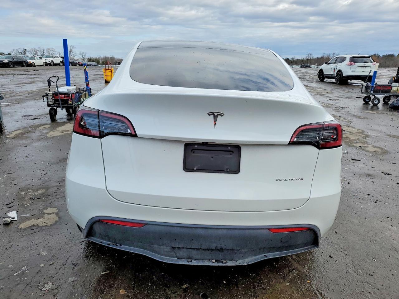 2023 Tesla Model Y - Image 6