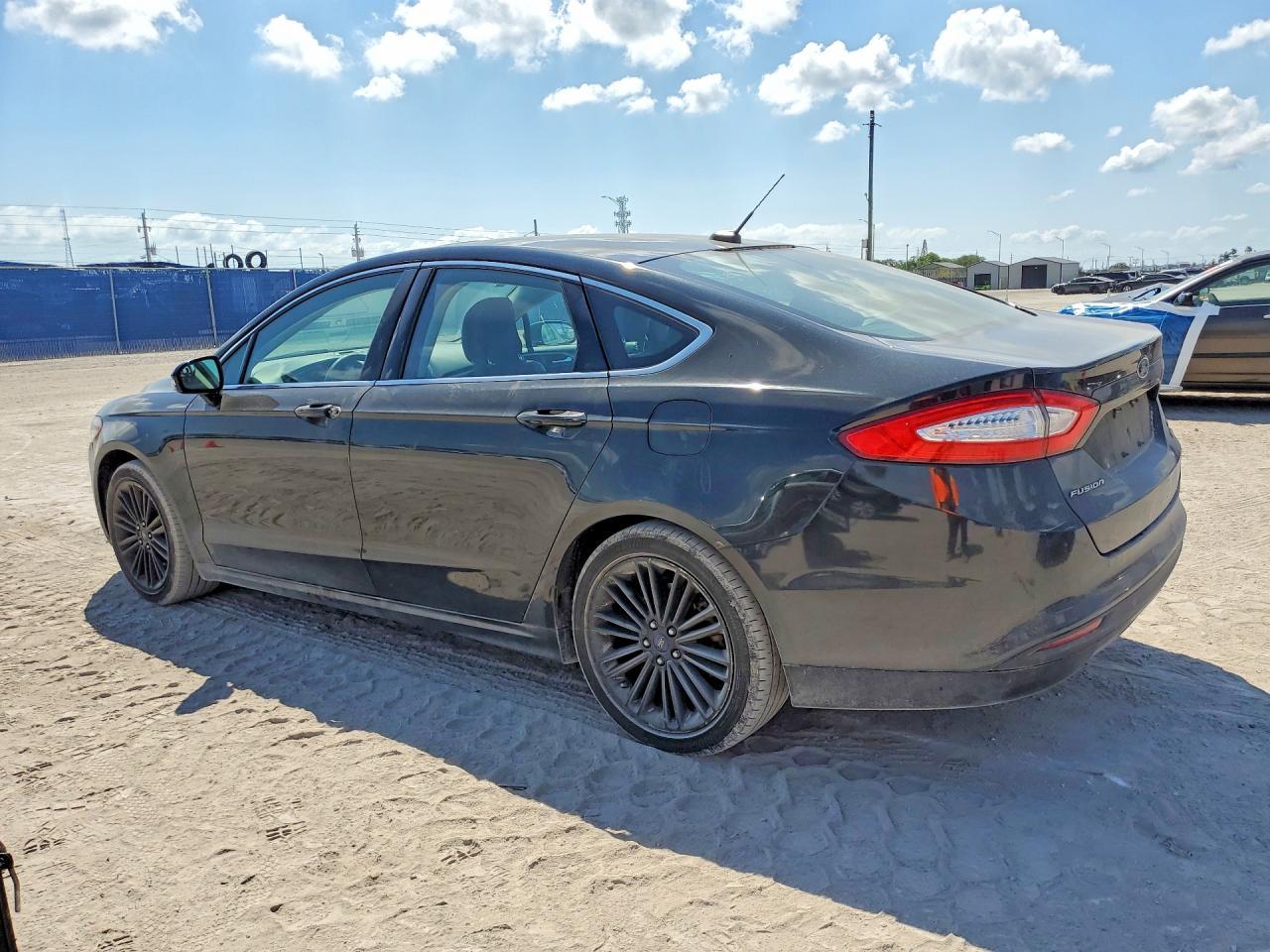 2014 Ford Fusion Se - Фото 2