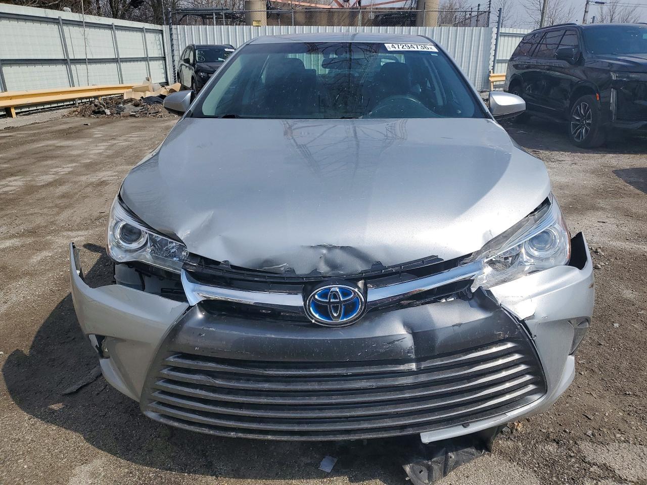 2015 Toyota Camry Hybrid Le - Image 5