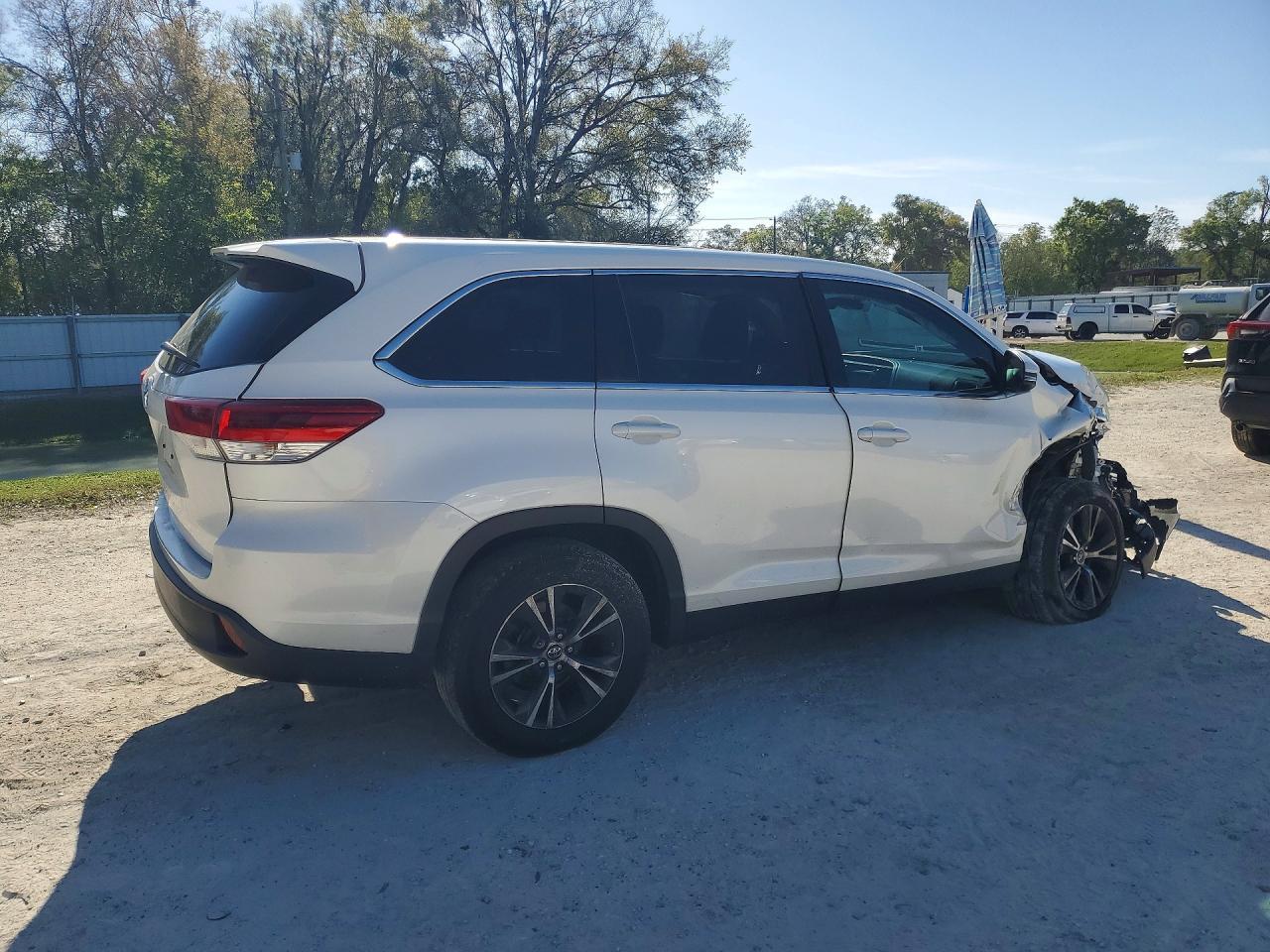 2019 Toyota Highlander Le - Фото 3