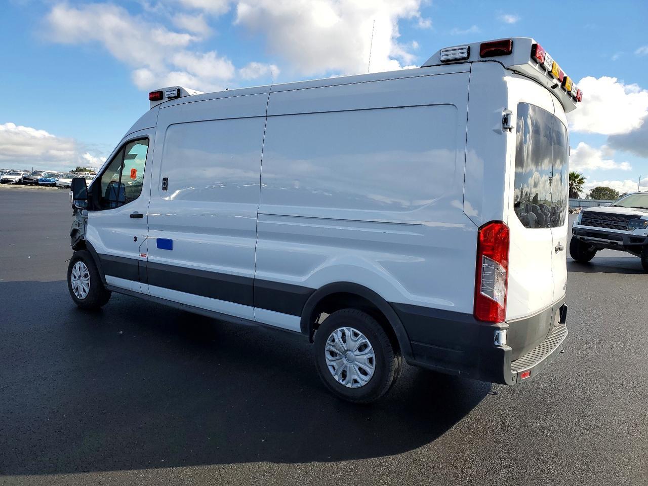 2022 Ford Transit T-250 Ambulance - Фото 2